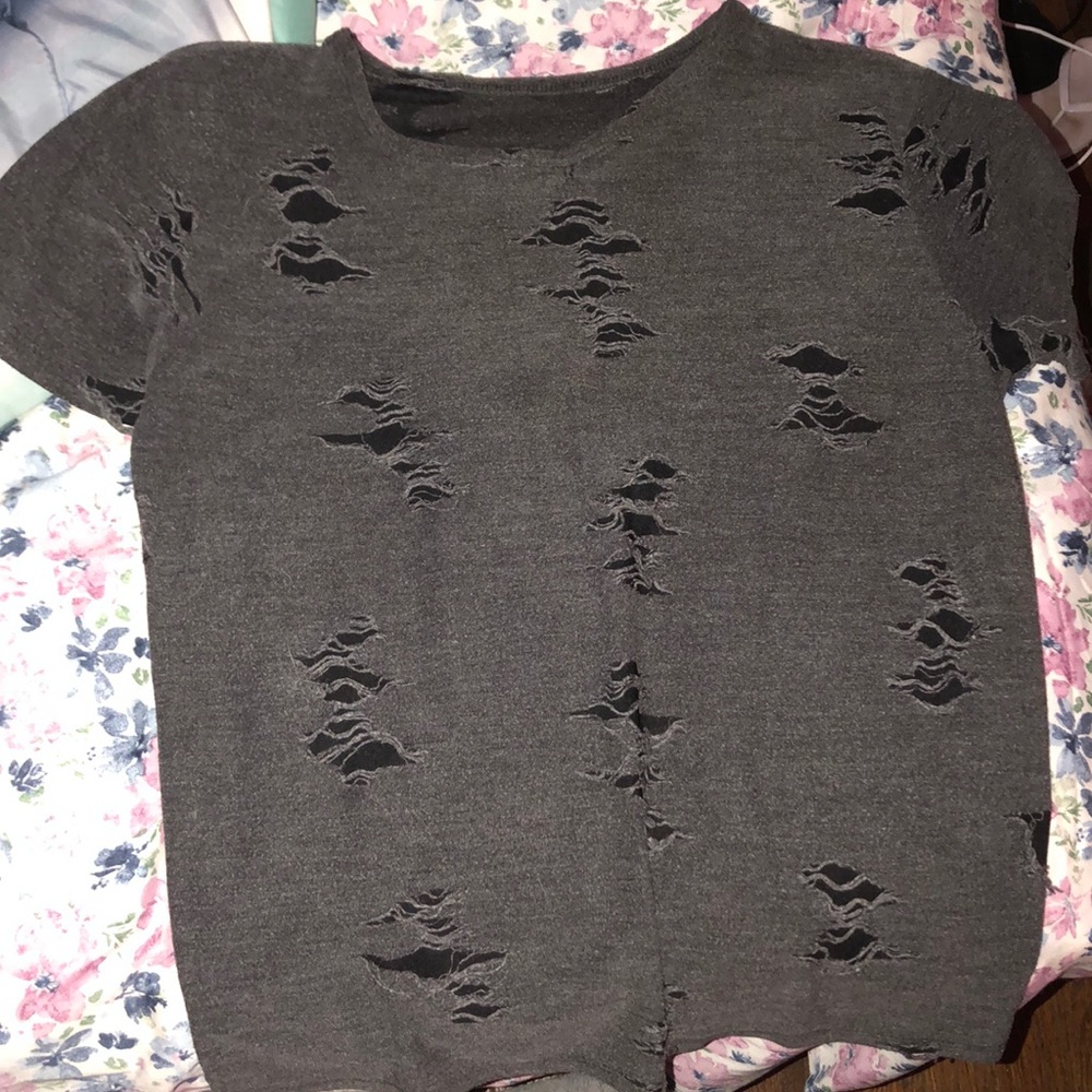 Grey tee shirt